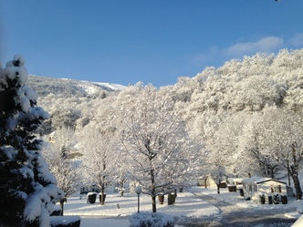 Camping sous la neige